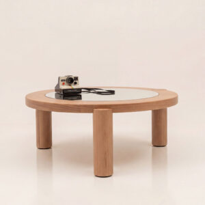 mesa de centro contemporânea de madeira maciça